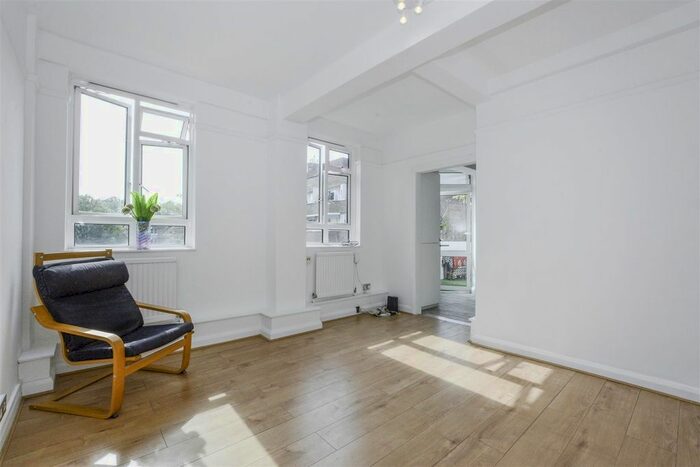 3 Bedroom Flat To Rent In King Henry's Road, Primrose Hill, NW3