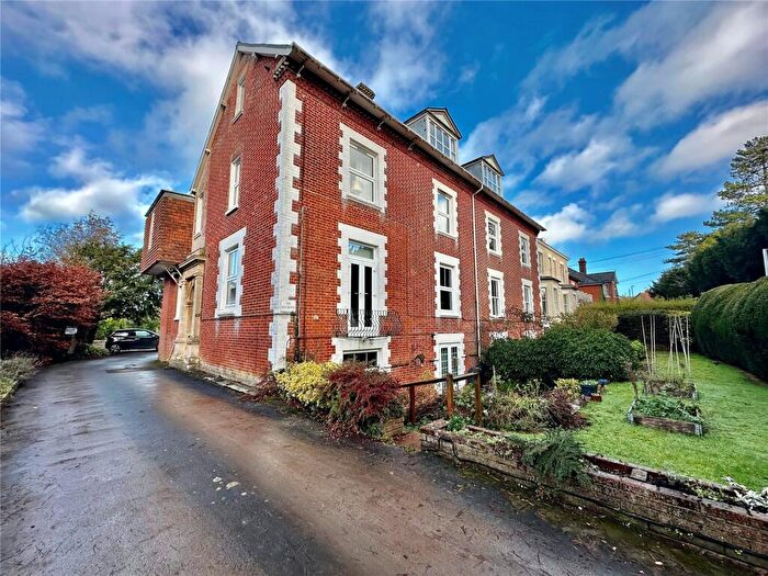 2 Bedroom Apartment For Sale In Park Lane, Salisbury, Wiltshire, SP1