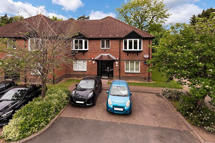 2 Bedroom Apartment For Sale In Heathlee Road, Crayford, DA1