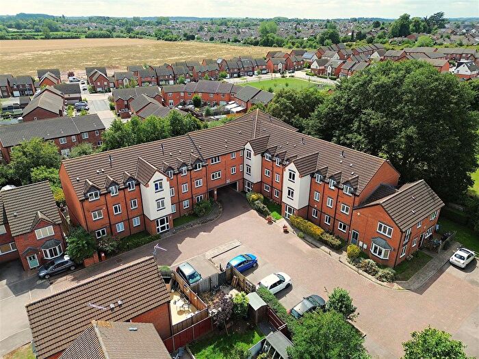 2 Bedroom Flat For Sale In No Chain - Parish End, Leamington Spa, CV31