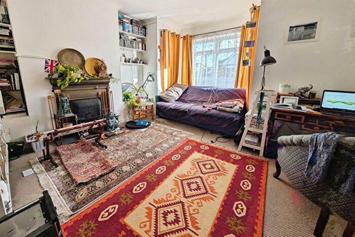 1 Bedroom Flat To Rent In Malmesbury Road, SO15