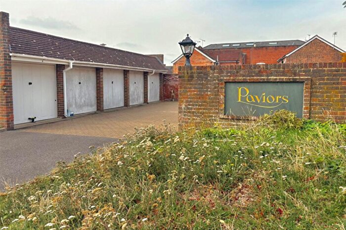 2 Bedroom Flat For Sale In Cherry Tree Close, Farnham, Surrey, GU9