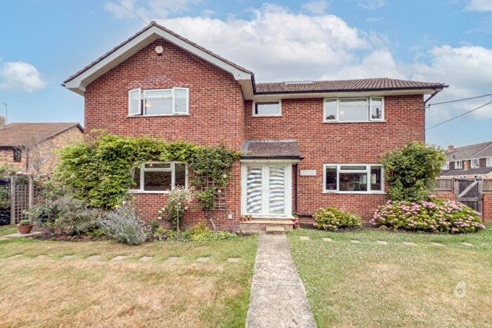 4 Bedroom Detached House For Sale In Foxley Lane, Binfield. Berkshire, RG42
