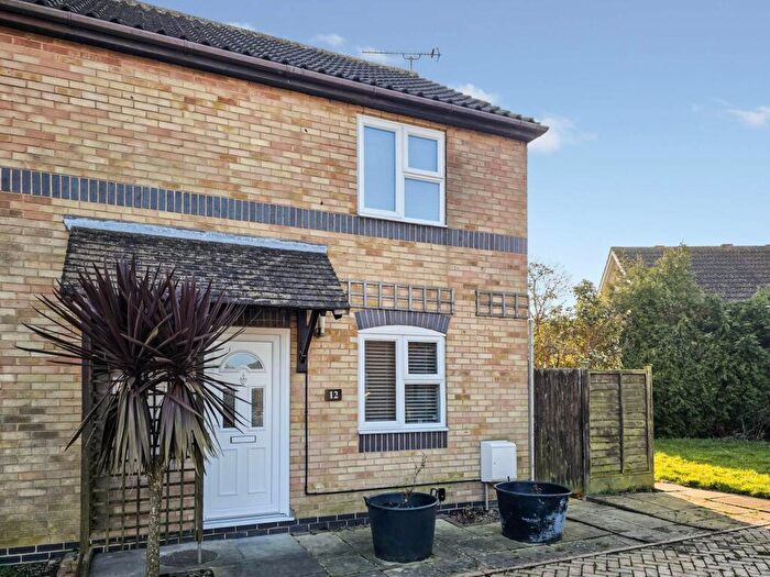 2 Bedroom End Of Terrace House For Sale In Maple Gardens, Hersden, CT3