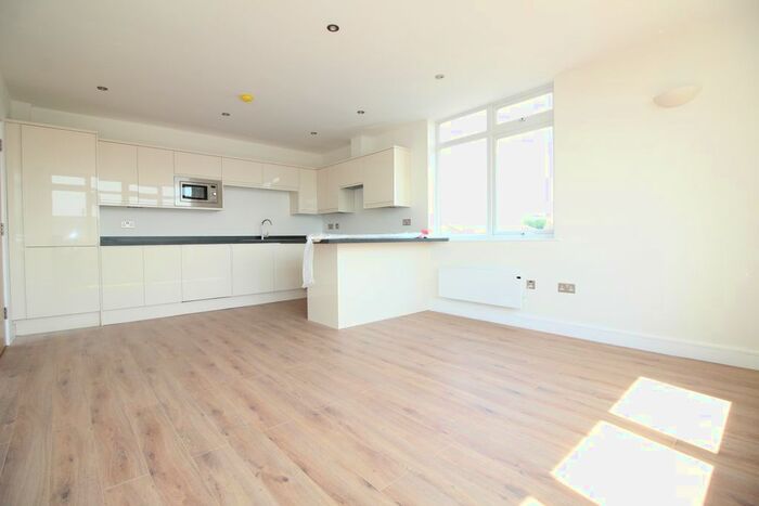 1 Bedroom Flat To Rent In Oak Road, Leatherhead, KT22