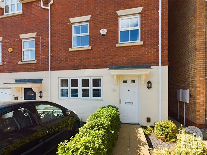 4 Bedroom Terraced House To Rent In Blanchfort Close, Coventry, CV4