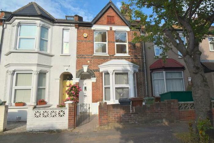 4 Bedroom House To Rent In York Road, Walthamstow, E17