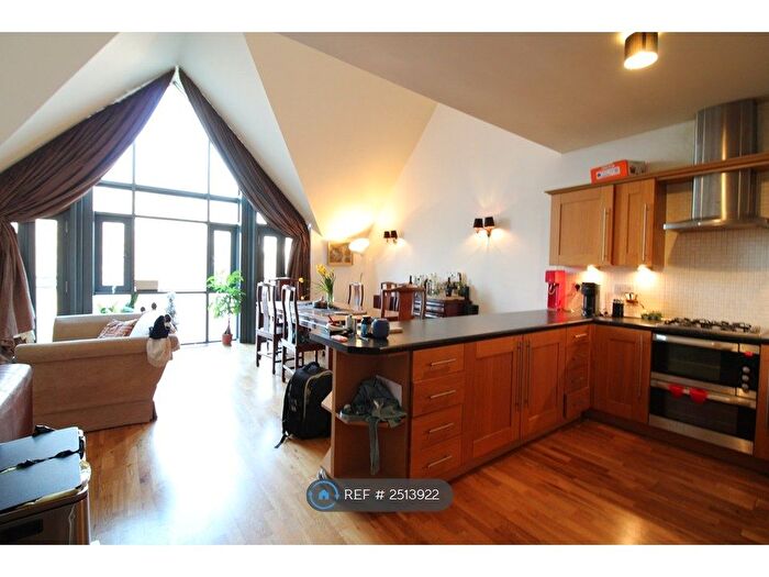 2 Bedroom Flat To Rent In Putney Bridge Road, London, SW18