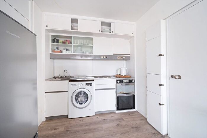 Studio To Rent In Barbican, London, EC2Y