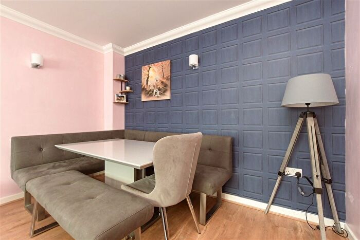 4 Bedroom Terraced House For Sale In Main Road, Edenbridge, Kent, TN8