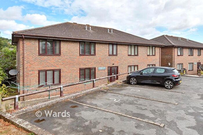 2 Bedroom Flat For Sale In Folkestone Road, Dover, Kent, CT17