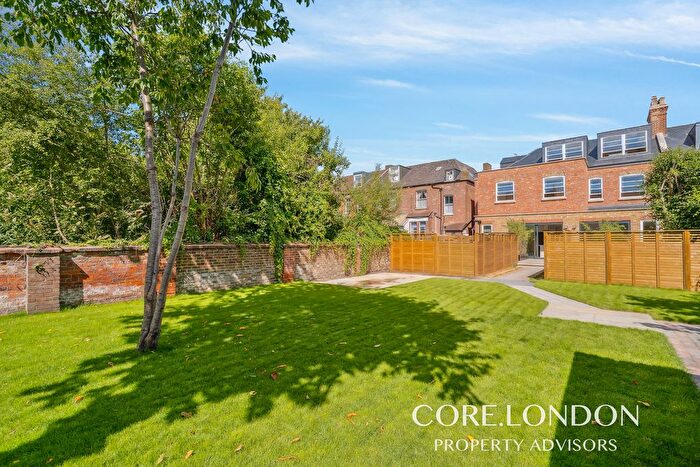 2 Bedroom Flat To Rent In Cumberland Park, London, W3