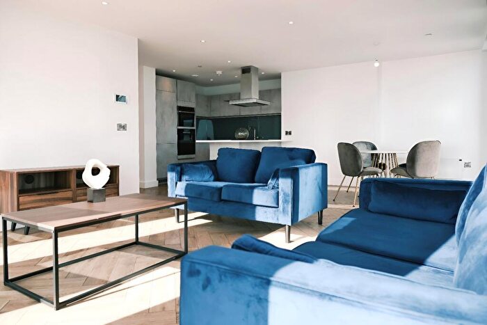 3 Bedroom Flat To Rent In Elizabeth Towers, Manchester, M15