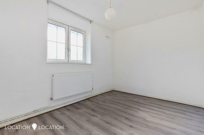 3 Bedroom Flat To Rent In Millington House, N16