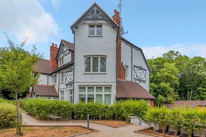 1 Bedroom Flat To Rent In London Road North, Merstham, Redhill, RH1