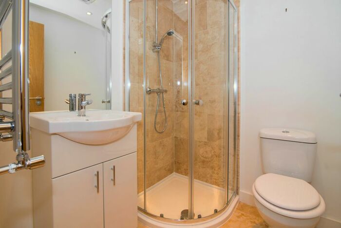 2 Bedroom Flat To Rent In Queenstown Road, London, SW8