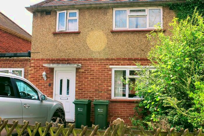 5 Bedroom Semi-Detached House To Rent In St. Johns Road, Guildford, GU2