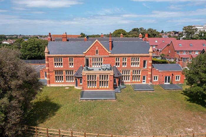 3 Bedroom Apartment For Sale In Courtstairs Manor, Ramsgate, Kent, CT11