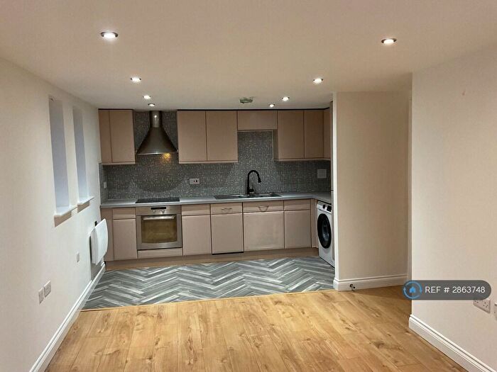 2 Bedroom Flat To Rent In Hyde Road, Manchester, M12