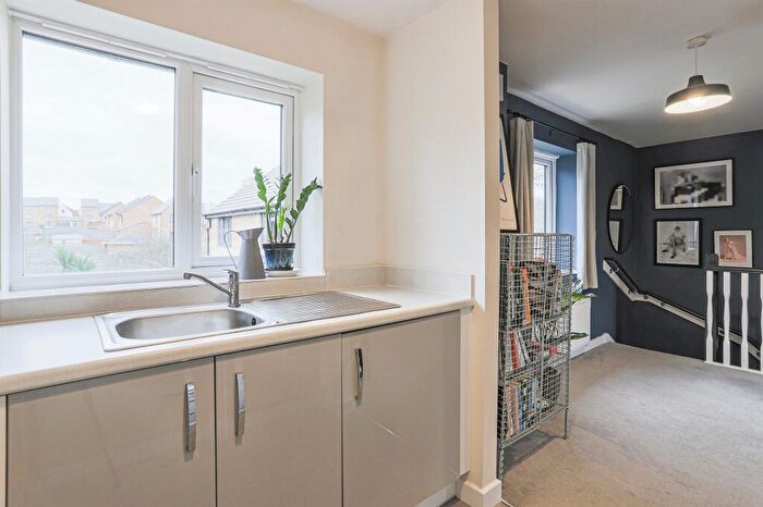 2 Bedroom Detached House For Sale In Sakura Walk, Seacroft, Leeds, LS14