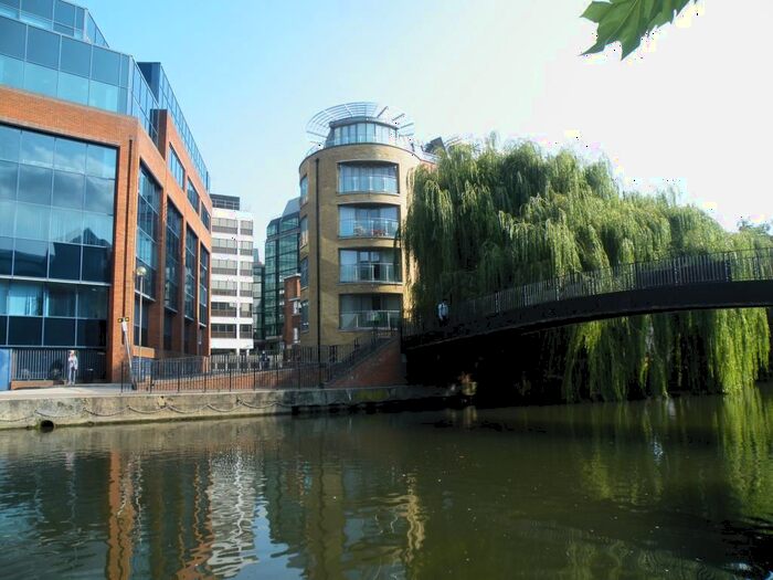 2 Bedroom Flat To Rent In Oyster Wharf, Crane Wharf, Reading, Berkshire, RG1