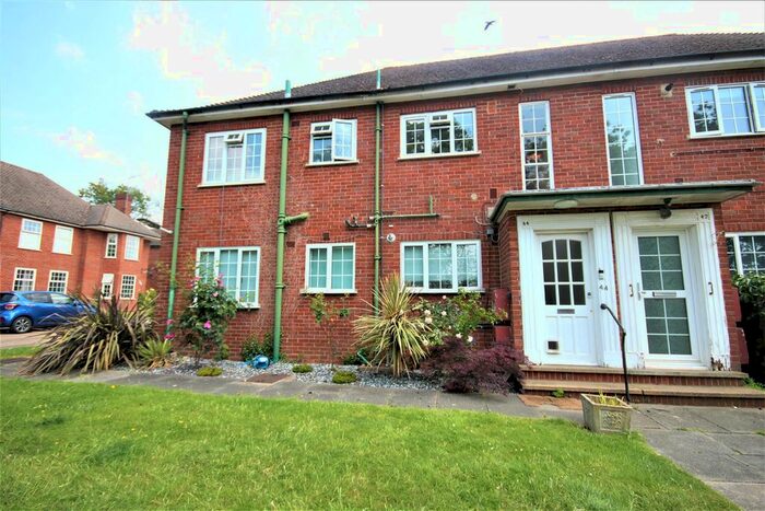 2 Bedroom Maisonette To Rent In Belmont Close, Cockfosters, Barnet, EN4