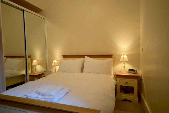 2 Bedroom Flat To Rent In Longley Road, PO19