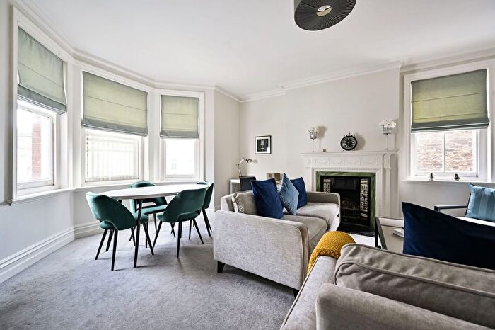 2 Bedroom Flat To Rent In Fulham Road, Fulham Broadway, London, SW6
