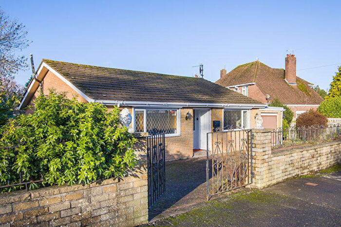 3 Bedroom Bungalow For Sale In Castle Avenue, Penarth, CF64