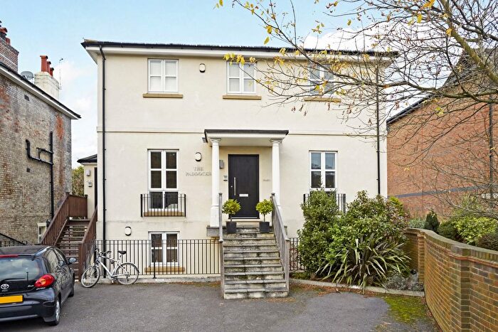 2 Bedroom Flat To Rent In Portsmouth Road, Esher, KT10