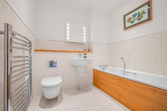 2 Bedroom Apartment For Sale In Woodland Drive, Great Alne, Alcester, B49