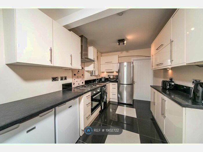 4 Bedroom Terraced House To Rent In Pitcroft Avenue, Reading, RG6