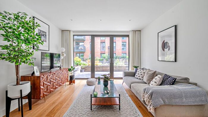 2 Bedroom Flat For Sale In Masons House, Navigators Walk, London, E3