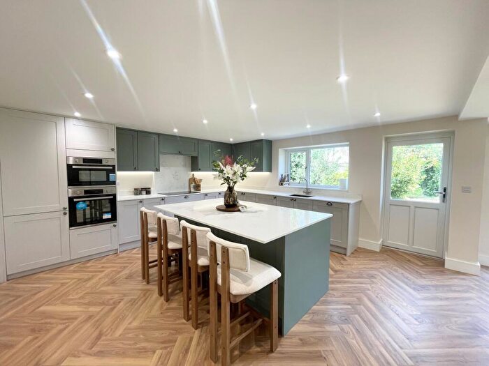 3 Bedroom Detached Bungalow To Rent In Knightlow Close, Kenilworth, CV8