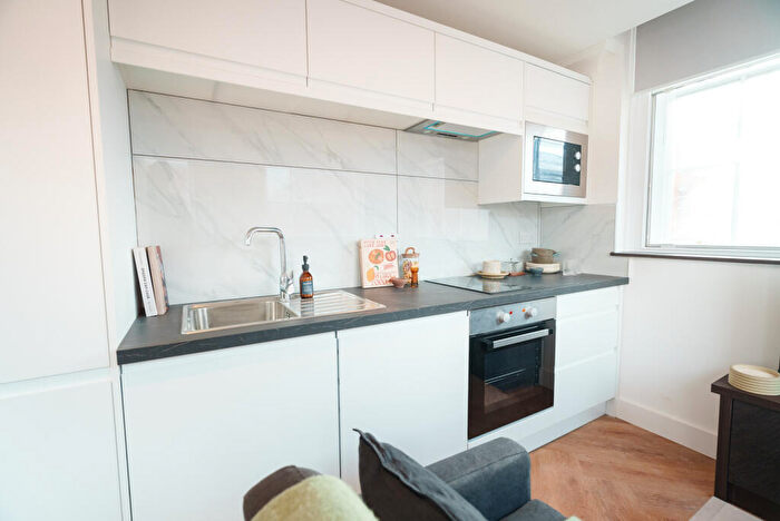 Apartment To Rent In Apt, - Cookridge Street #, LS2