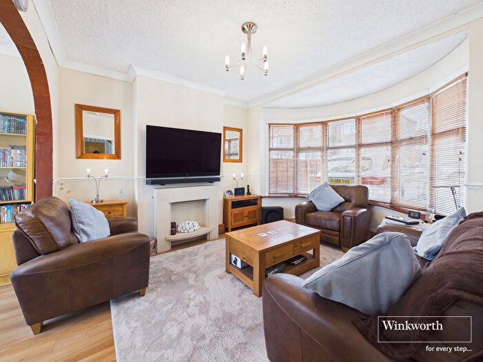 4 Bedroom Terraced House For Sale In Hill View Gardens, London, NW9