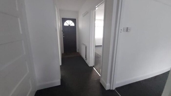 2 Bedroom Flat To Rent In Brighton Road, CR8