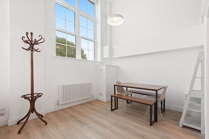 1 Bedroom Flat To Rent In Shillington Old School, Este Road, SW11