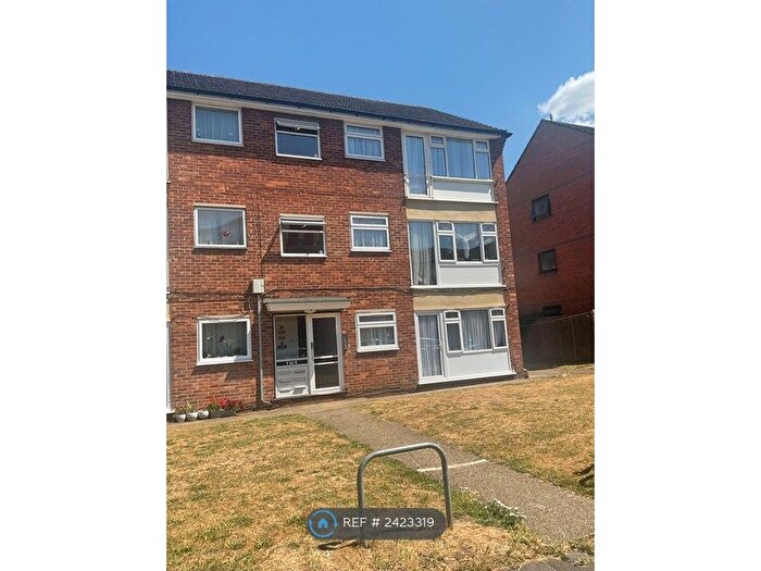 2 Bedroom Flat To Rent In Thirkleby Close, Slough, SL1