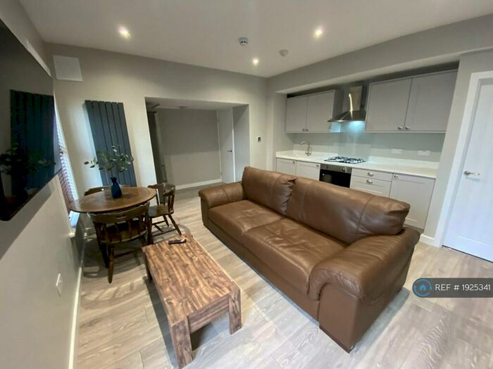 2 Bedroom Flat To Rent In Otley Road, Leeds, LS16