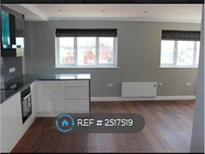 1 Bedroom Flat To Rent In Brisbane Court, Slough, SL1