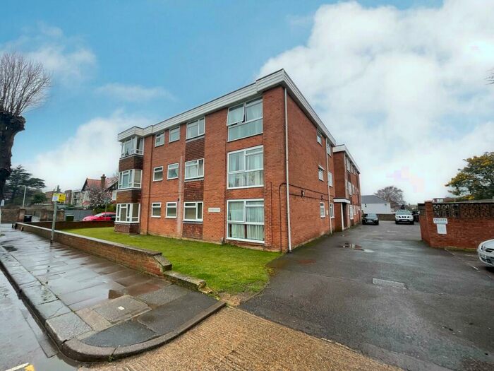 1 Bedroom Flat To Rent In Cambridge Road, Worthing, BN11