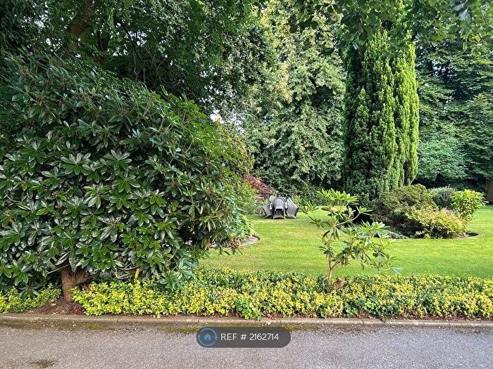 2 Bedroom Bungalow To Rent In Brooklands Road, Sale, M33