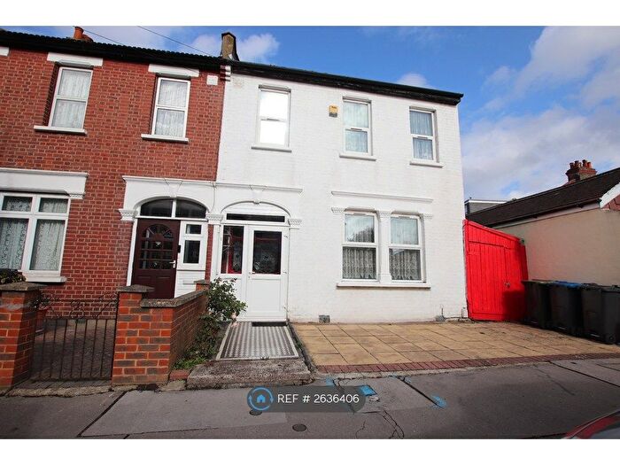 3 Bedroom Semi-Detached House To Rent In Weybridge Road, Thornton Heath, CR7