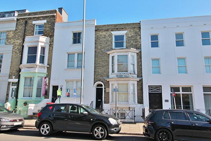 2 Bedroom Flat For Sale In Hampshire Terrace, Portsmouth, PO1
