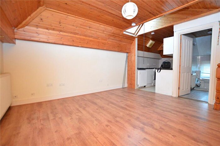 2 Bedroom Flat To Rent In Church Walk, Colchester, Essex, CO1