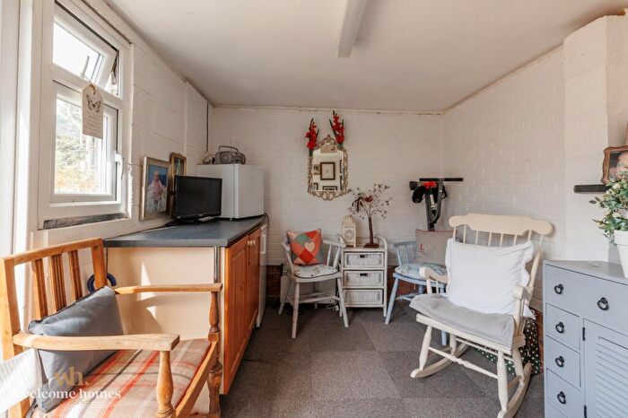 2 Bedroom Flat For Sale In Cooper Dean Drive, Bournemouth, BH8