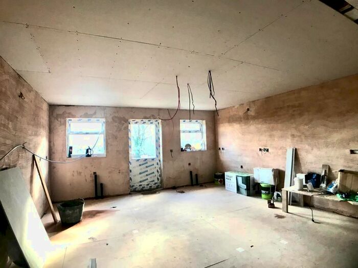 6 Bedroom Semi-Detached House To Rent In Woodside Road, Guildford GU2