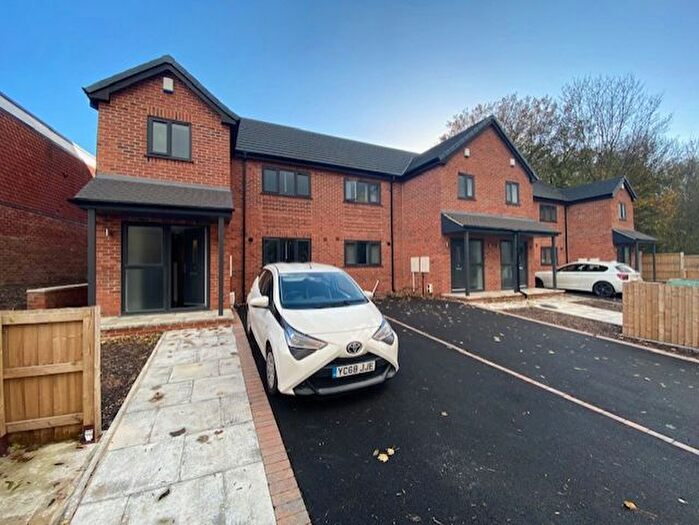 3 Bedroom End Of Terrace House To Rent In Stonecliffe Drive, Farnley, Leeds, LS12