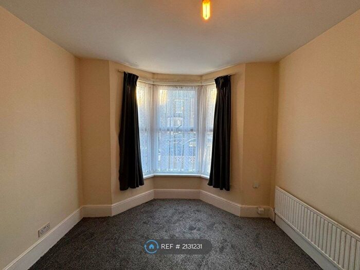2 Bedroom Flat To Rent In Leslie Road, London, E11